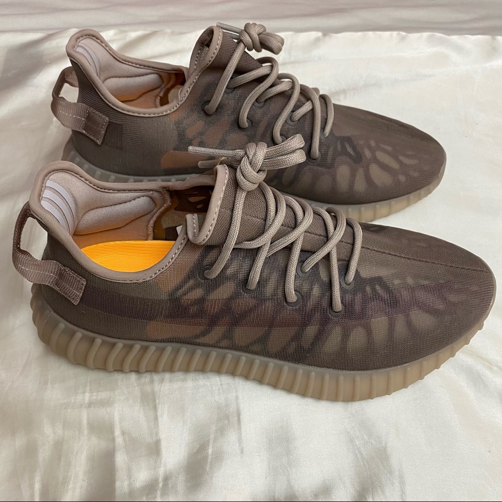 Yeezy Boost 350 V2 Mono Mist - Picture 4 of 9